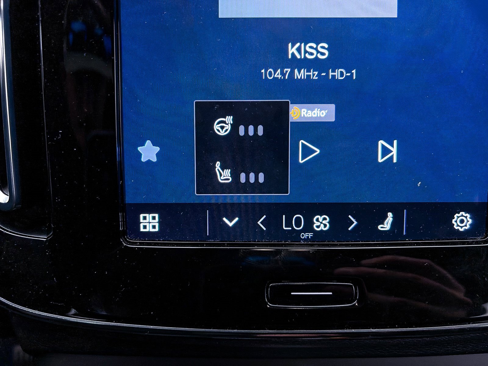 Used 2023 Volvo C40 P8 Recharge Ultimate image 23