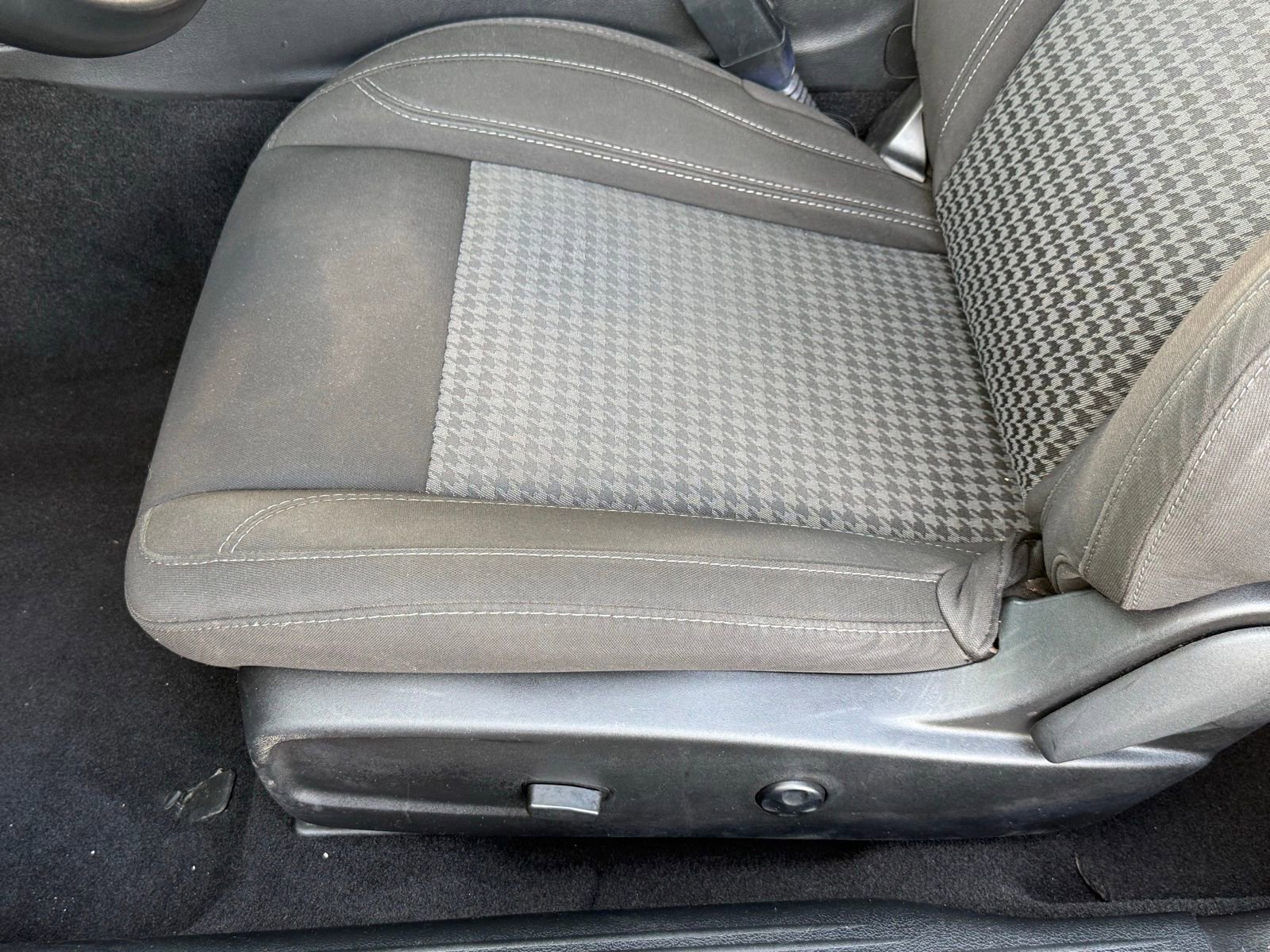 Used 2021 Dodge Challenger SXT w/ Blacktop Package image 2