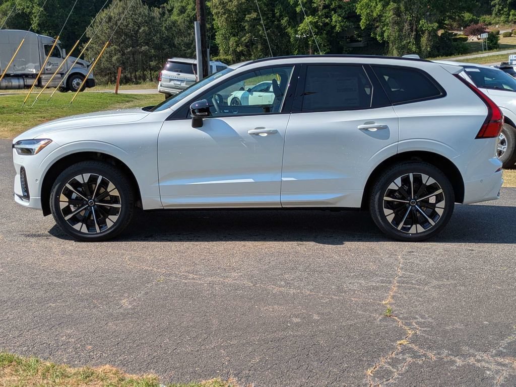 Used 2026 Volvo XC60 B5 Plus w/ Protection Package Premier AWD/4WD image 3