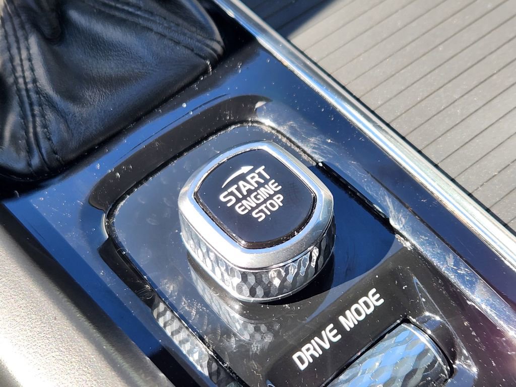 Used 2019 Volvo XC60 T6 Momentum w/ Advanced Package image 12