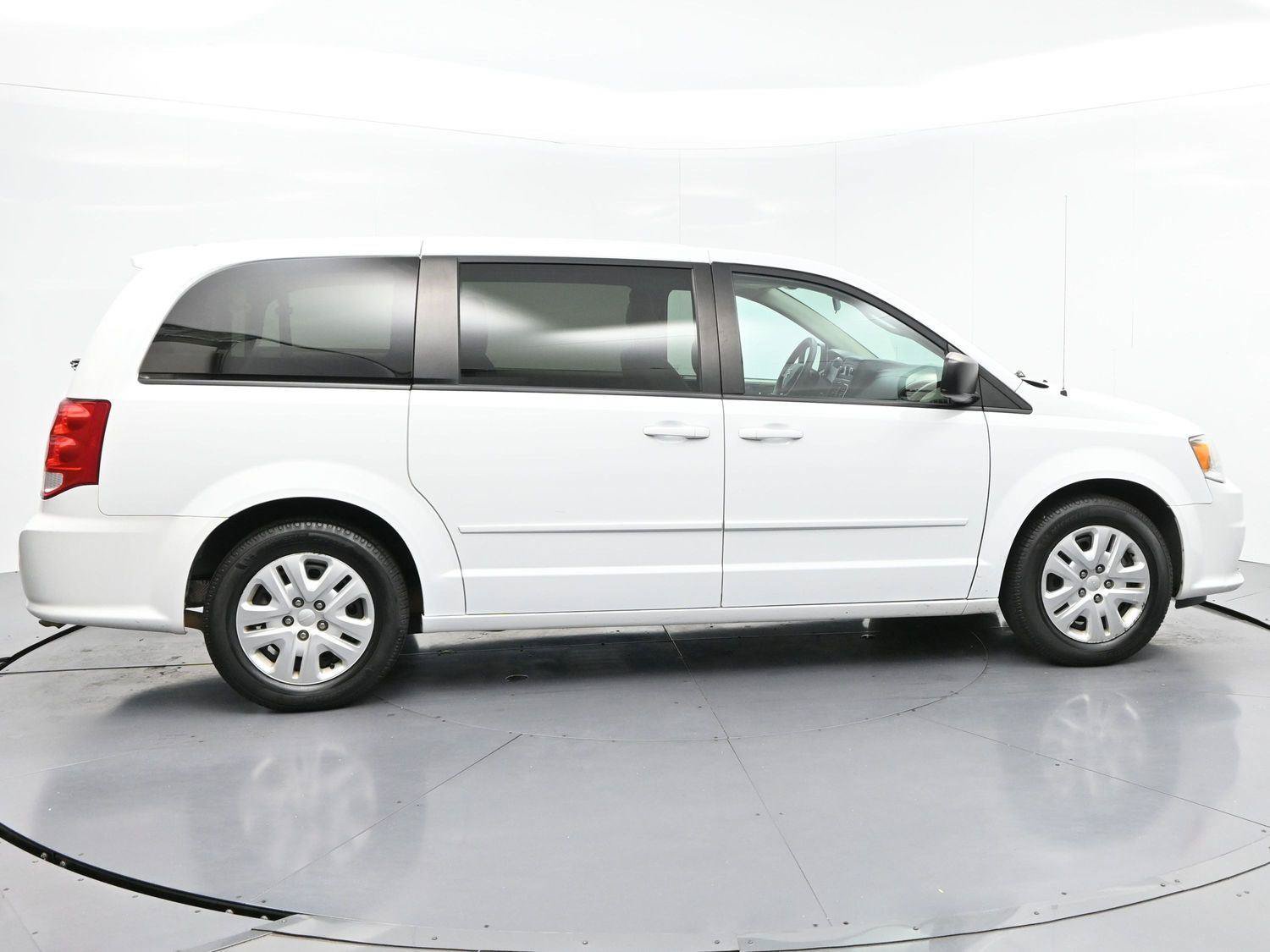 Used 2017 Dodge Grand Caravan SE FWD image 8