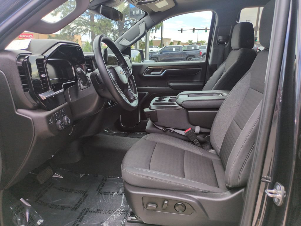 Used 2024 Chevrolet Silverado 1500 LT AWD/4WD image 9