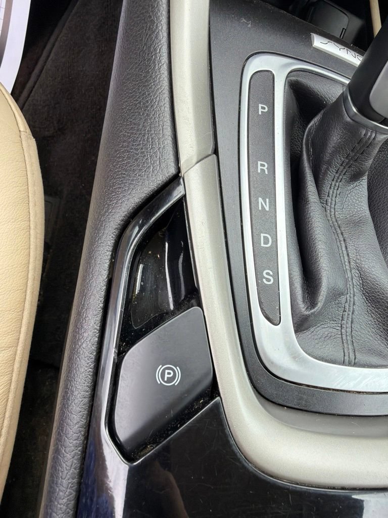 Used 2015 Ford Fusion SE w/ Equipment Group 202A FWD image 32