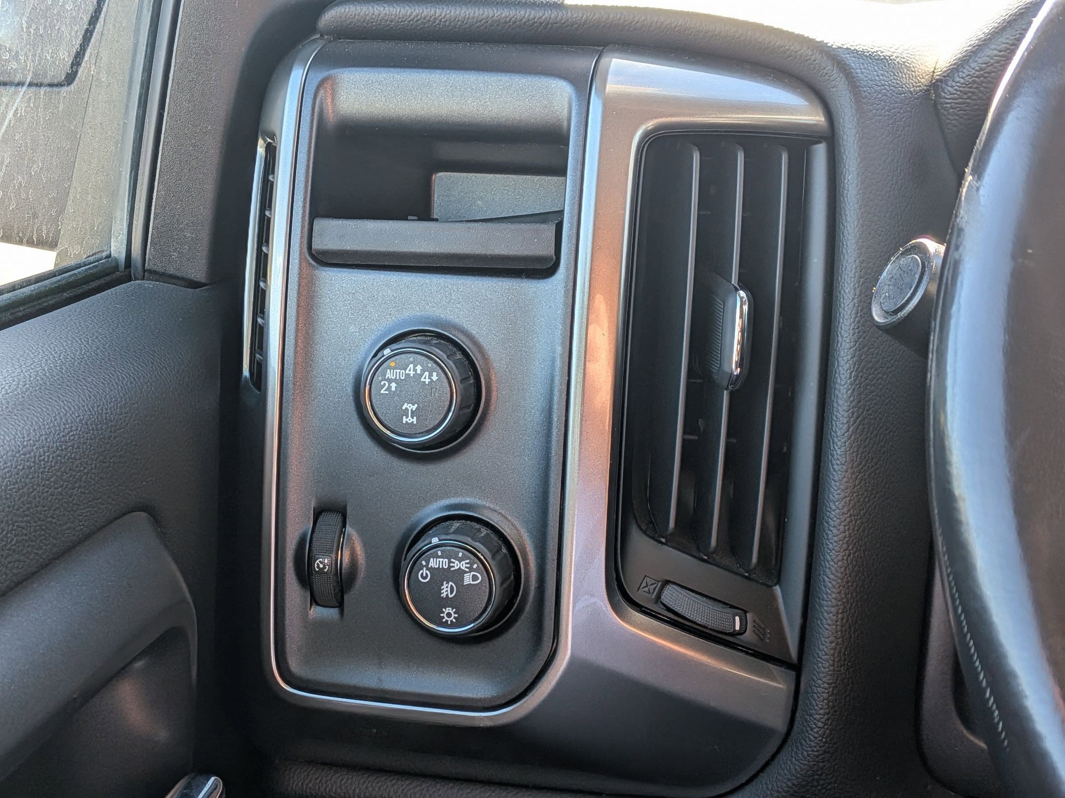 Used 2018 Chevrolet Silverado 1500 LT w/ All Star Edition AWD/4WD image 17