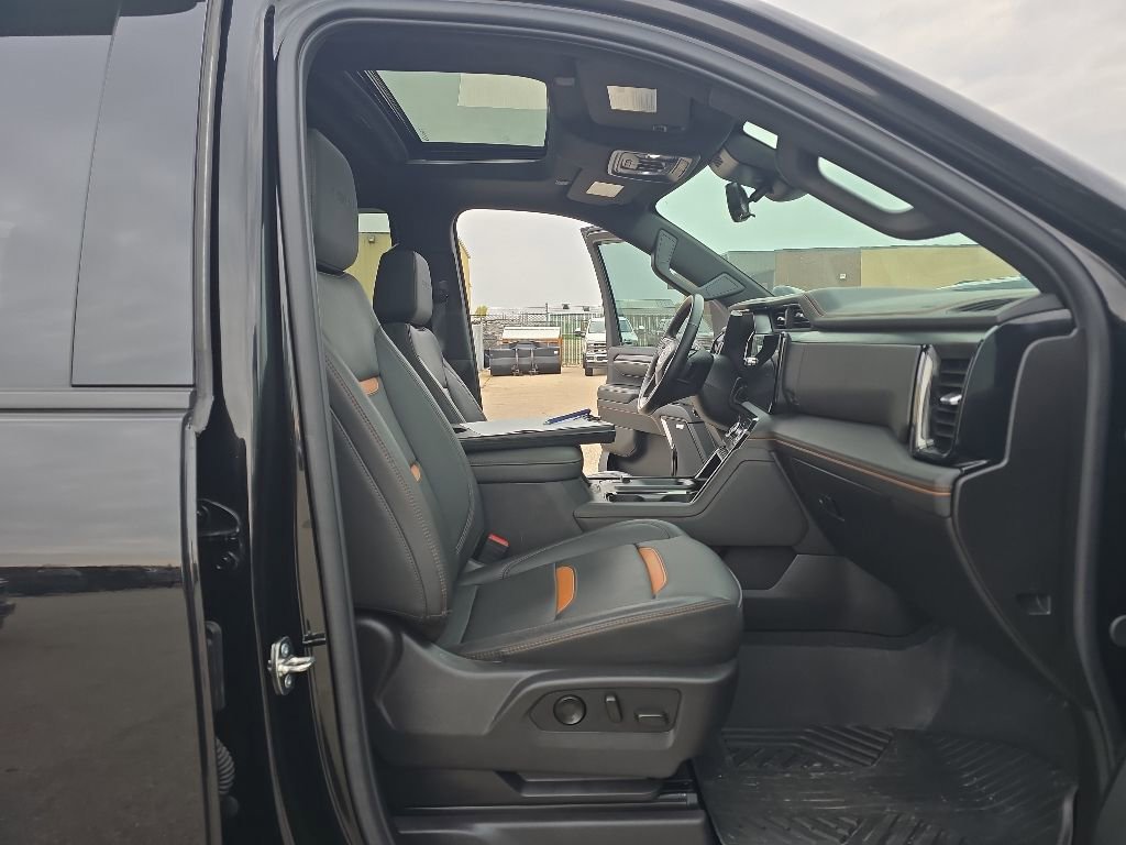 Used 2024 GMC Sierra 2500 AT4 w/ AT4 Premium Plus Package AWD/4WD image 18