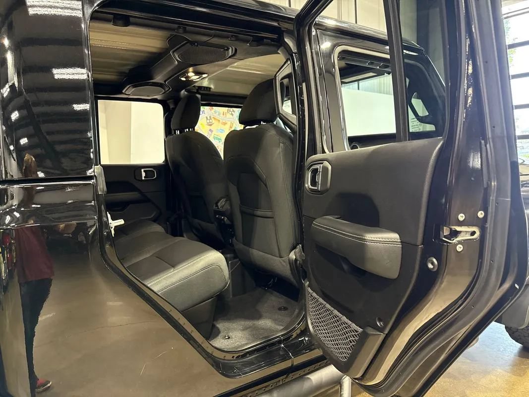 Used 2023 Jeep Gladiator Overland w/ Cold Weather Group AWD/4WD image 62