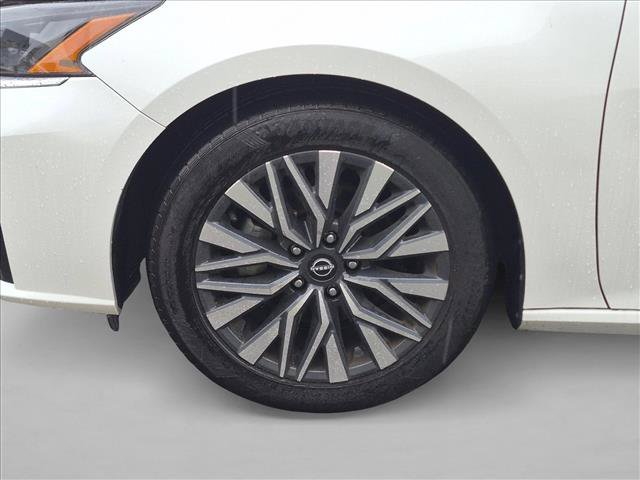 Used 2025 Nissan Altima 2.5 SV FWD image 15