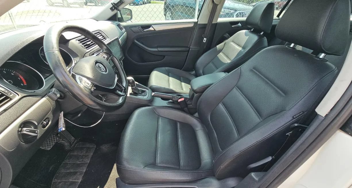 Used 2017 Volkswagen Jetta SE FWD image 5