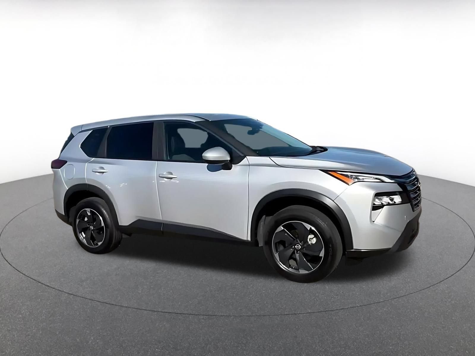 Used 2025 Nissan Rogue SV AWD/4WD image 2