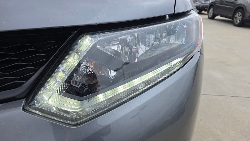 Used 2015 Nissan Rogue SV w/ SV Premium Package FWD image 9