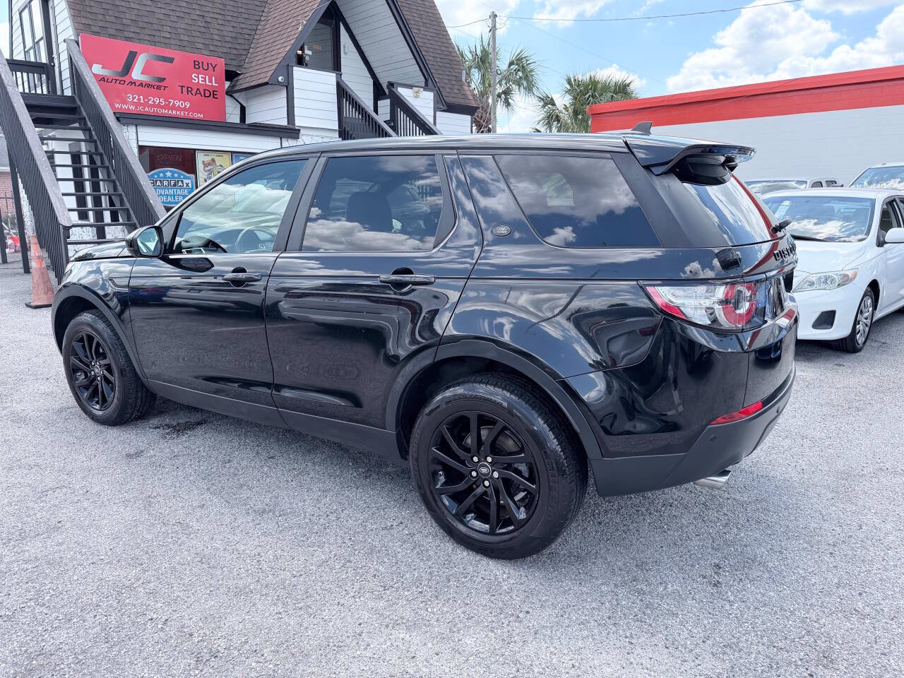 Used 2016 Land Rover Discovery Sport SE AWD/4WD image 3