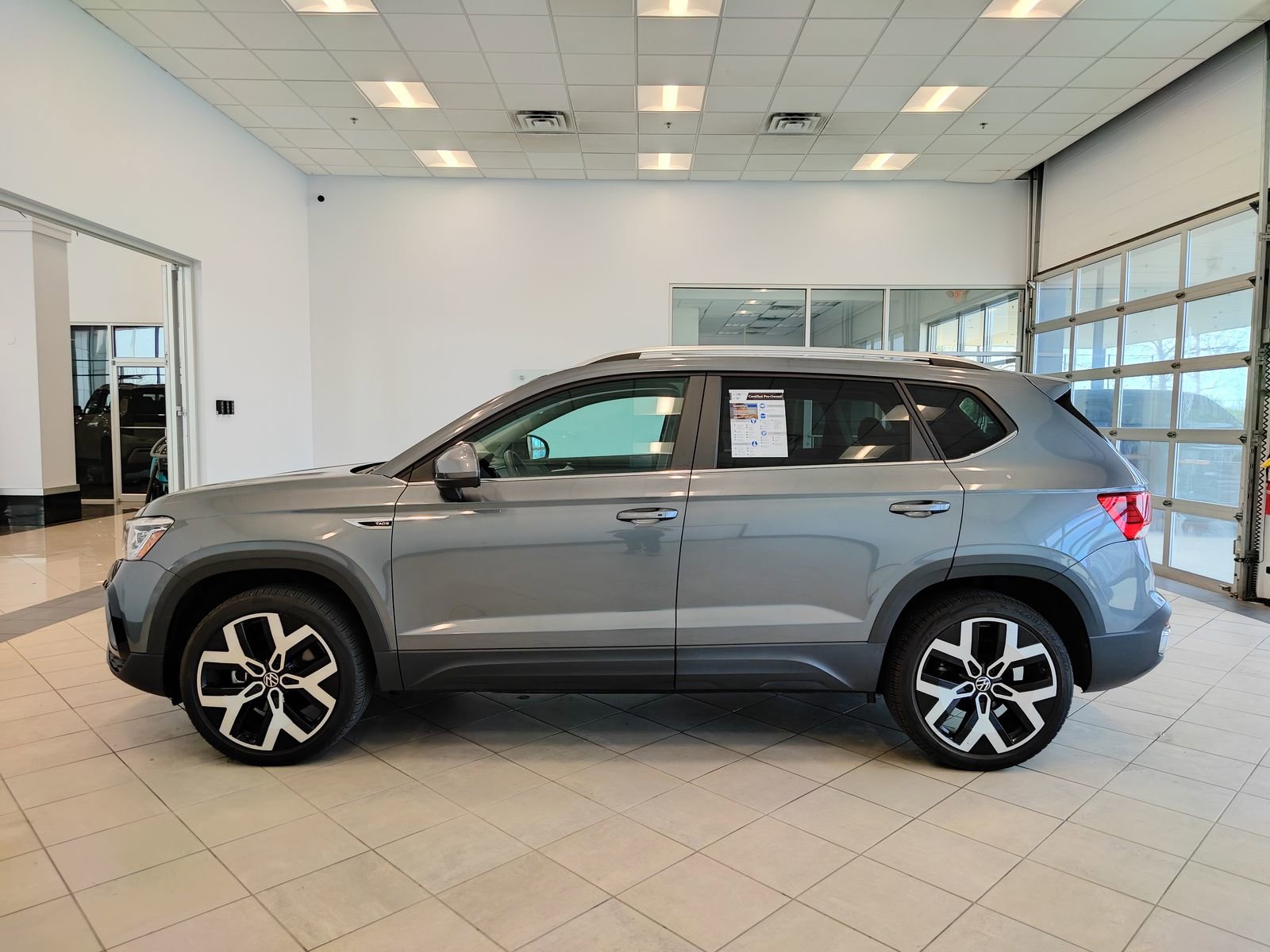 Used 2022 Volkswagen Taos SEL AWD/4WD image 6