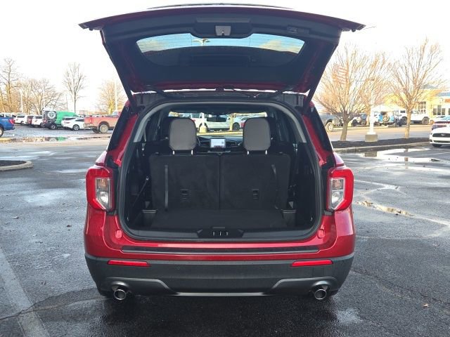 Used 2023 Ford Explorer XLT w/ Equipment Group 202A image 11