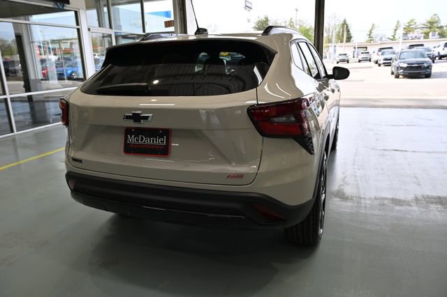 New 2026 Chevrolet Trax RS w/ Driver Confidence Package FWD image 5