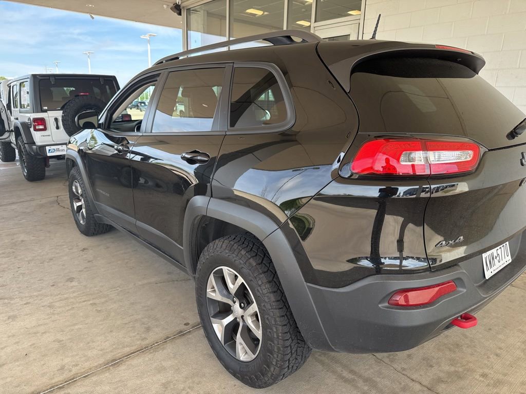 Used 2017 Jeep Cherokee Trailhawk image 6