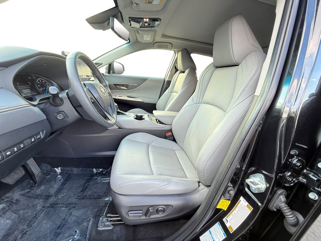 Used 2022 Toyota Venza Limited w/ Advanced Technology Package image 9