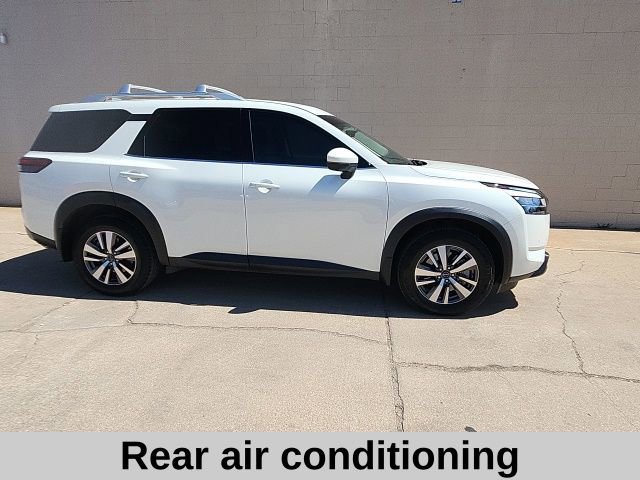 Used 2024 Nissan Pathfinder SL w/ Black Appearance Package image 6
