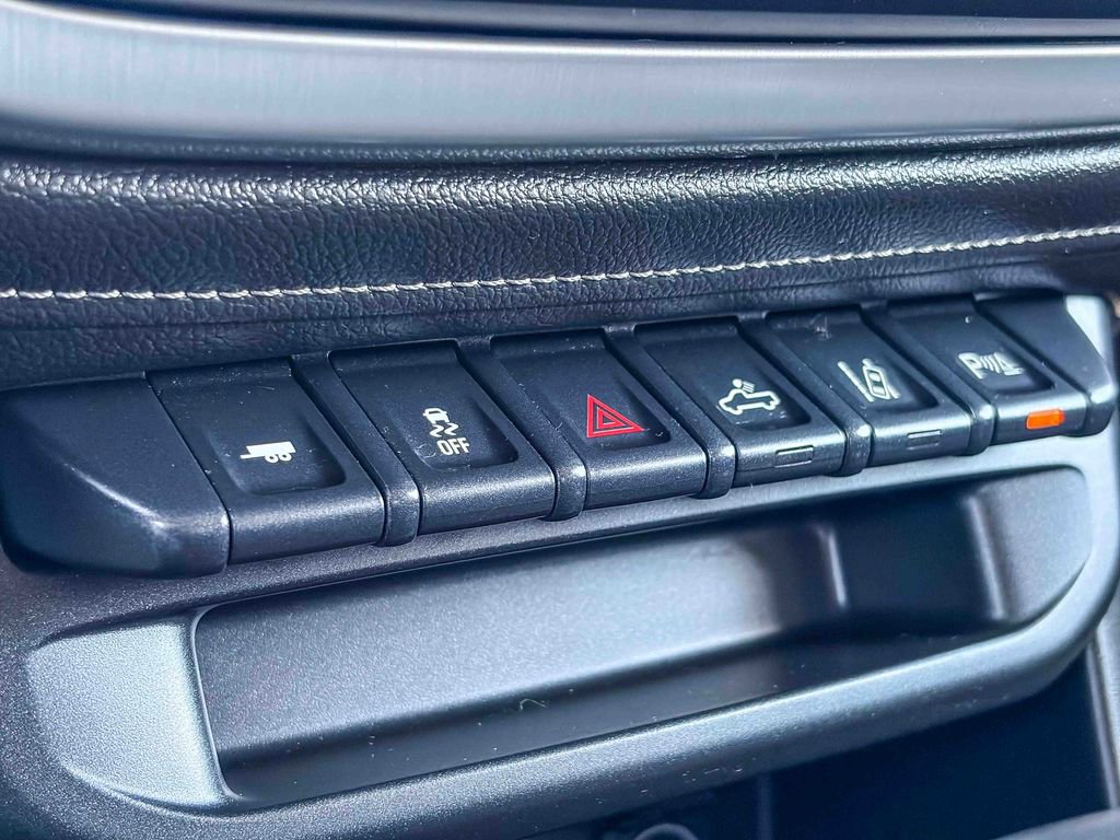 Used 2020 GMC Canyon SLE w/ Driver Alert Package image 30
