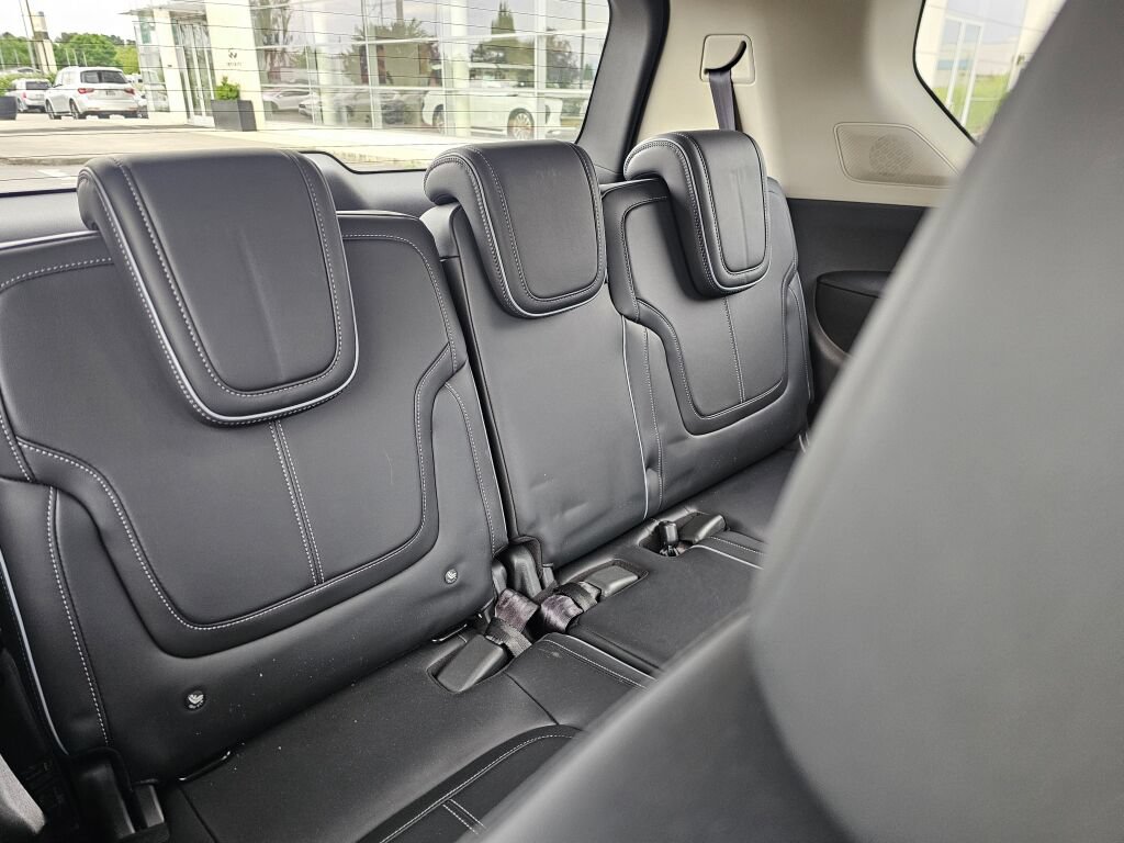 Used 2025 INFINITI QX80 Sensory AWD/4WD image 17