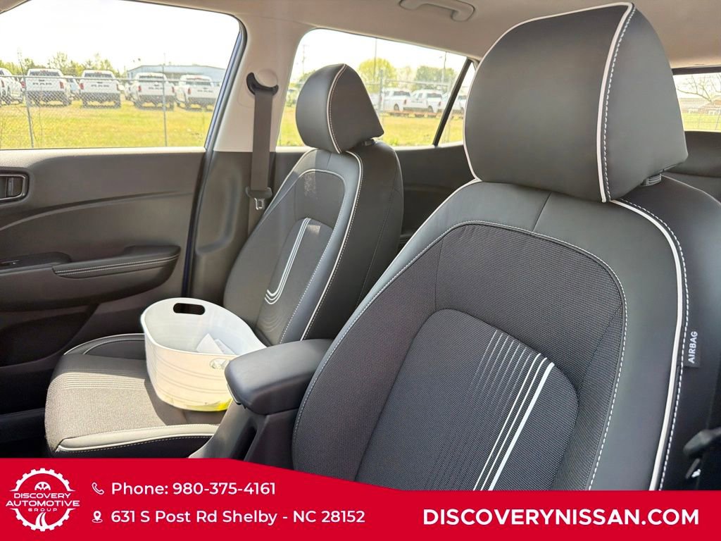 Used 2023 Hyundai Venue Limited image 14