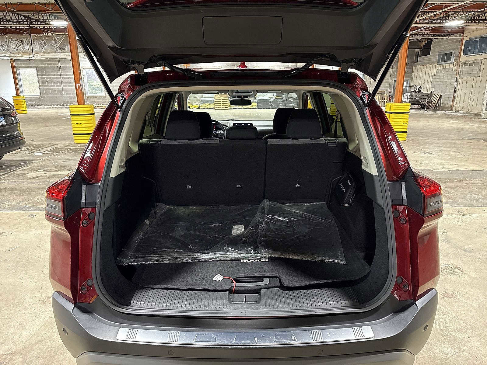 Used 2023 Nissan Rogue SV image 11