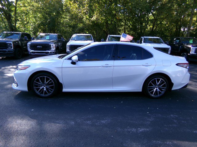 Used 2022 Toyota Camry XLE image 6