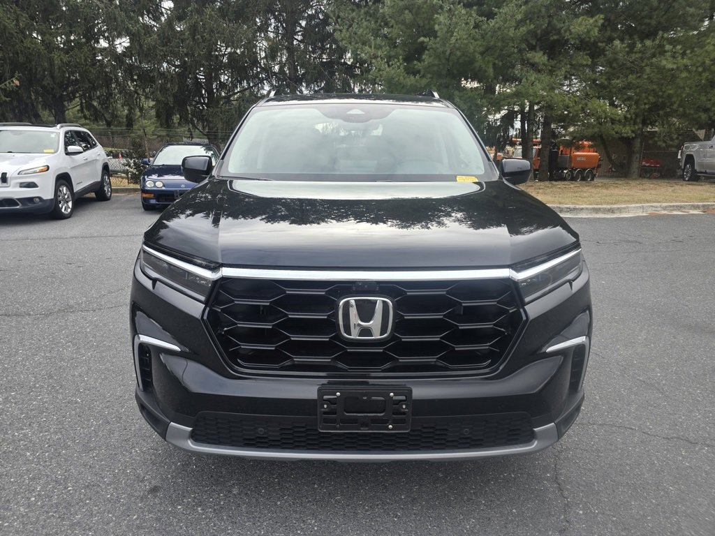 Used 2025 Honda Pilot Elite image 3
