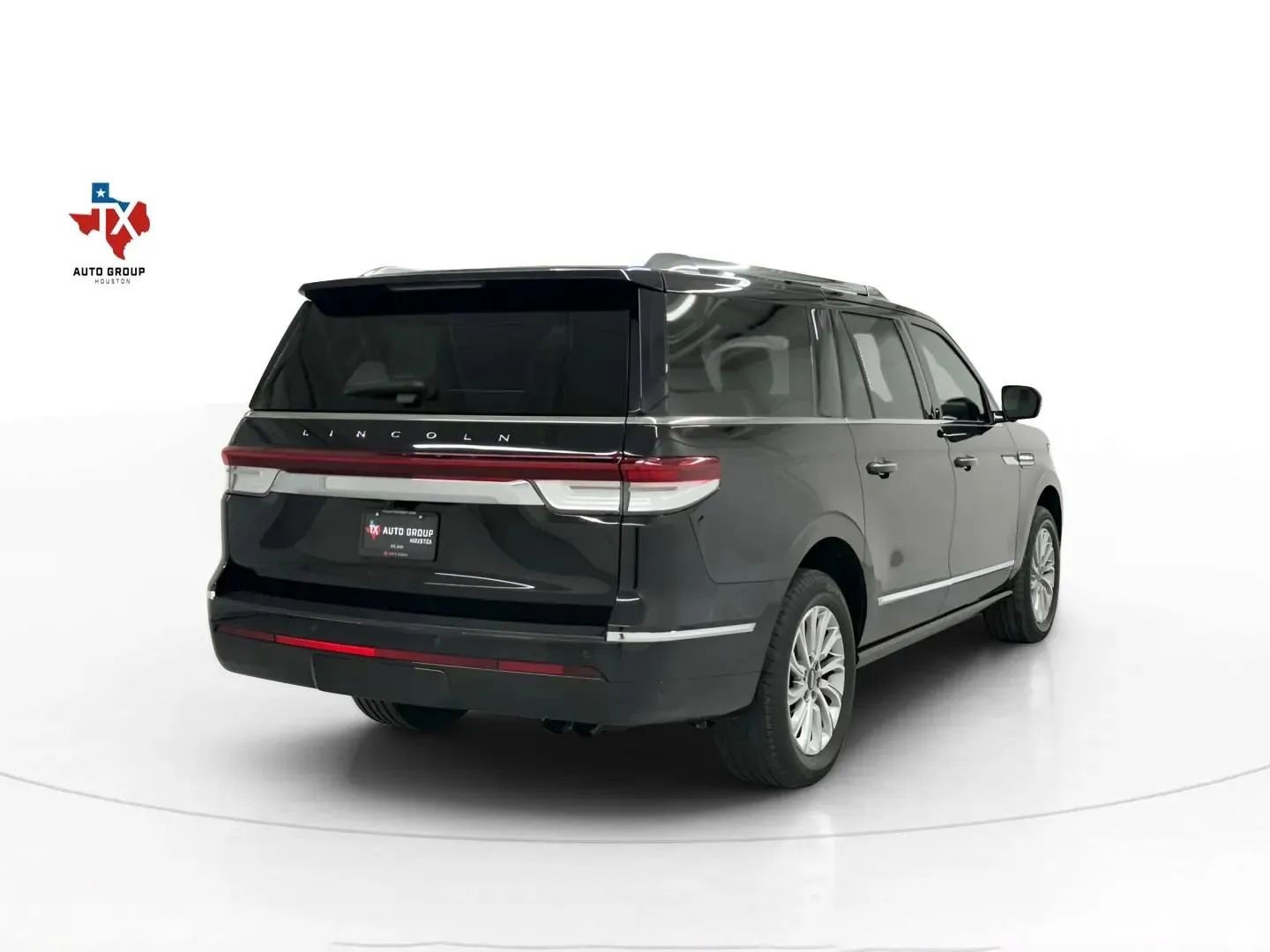 Used 2023 Lincoln Navigator L Standard Sport Utility 4D image 6