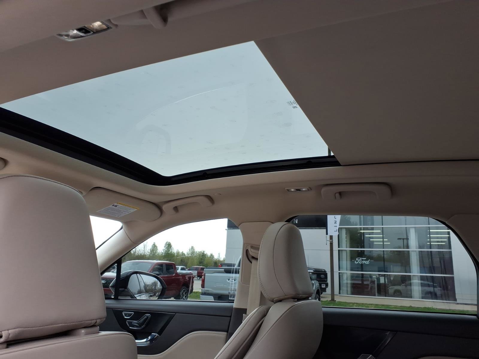 Used 2022 Lincoln Corsair Reserve w/ Equipment Group 201A image 14