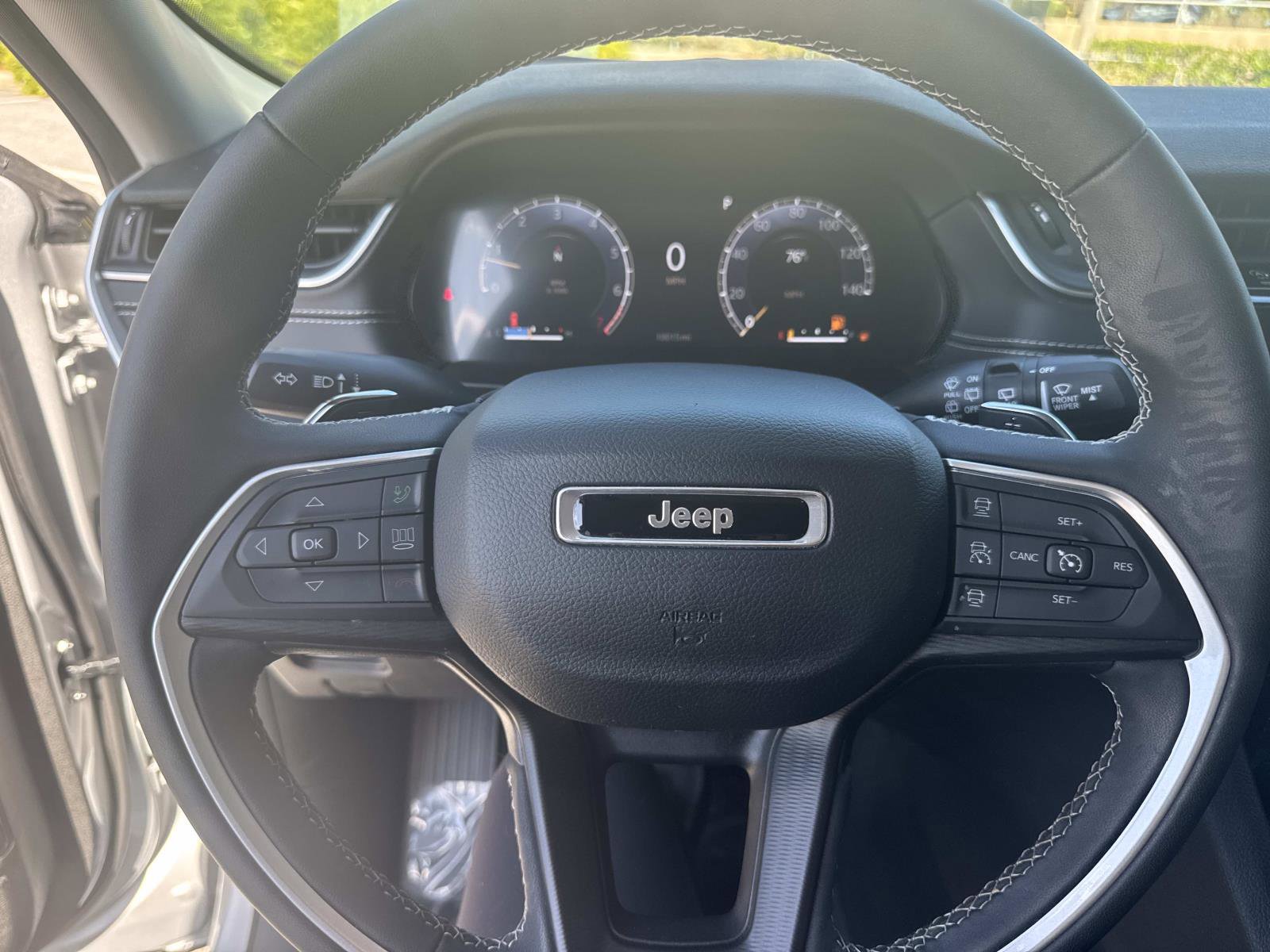 Used 2023 Jeep Grand Cherokee Laredo image 26