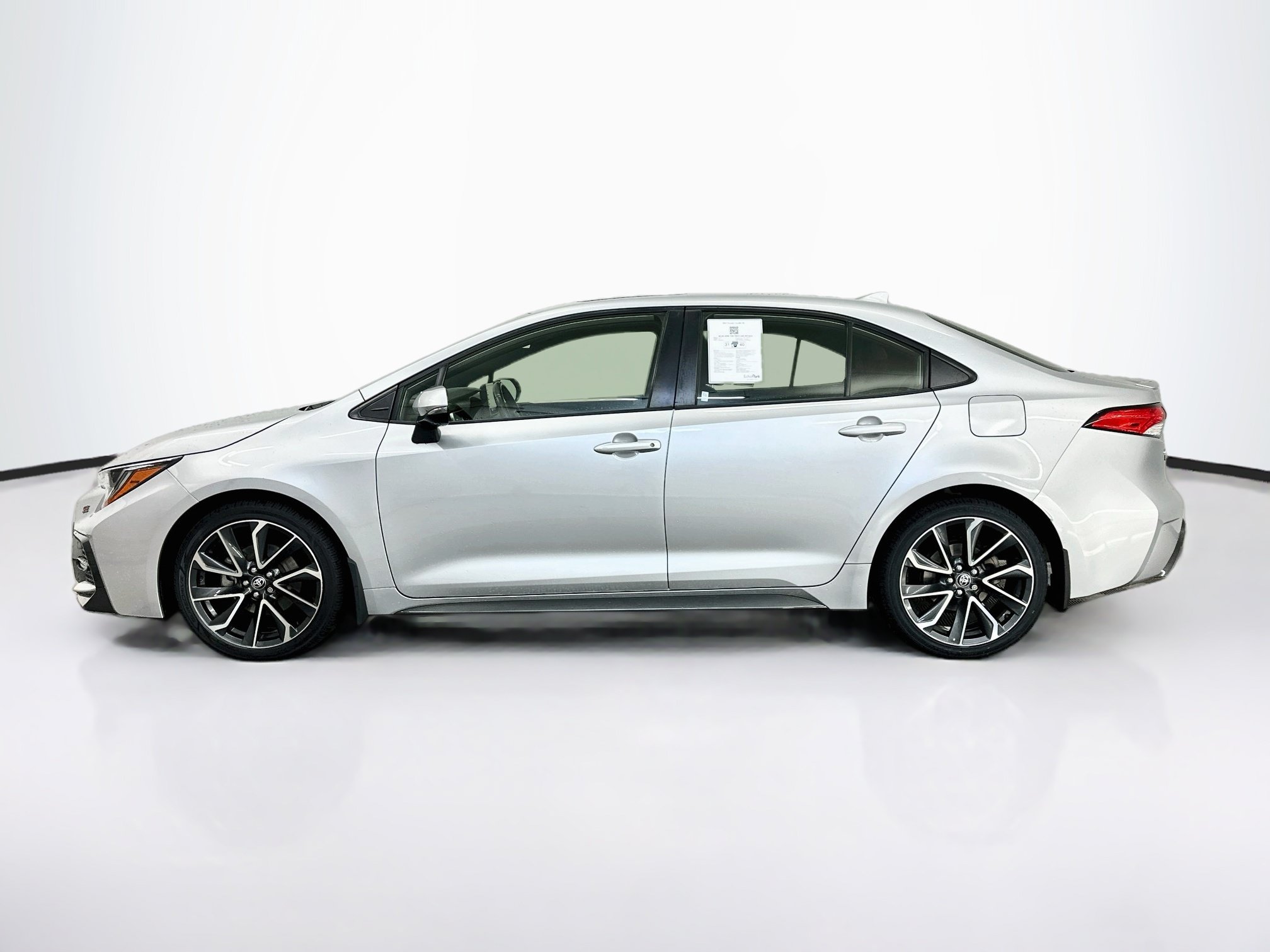 Used 2022 Toyota Corolla SE w/ SE Premium Package FWD image 4
