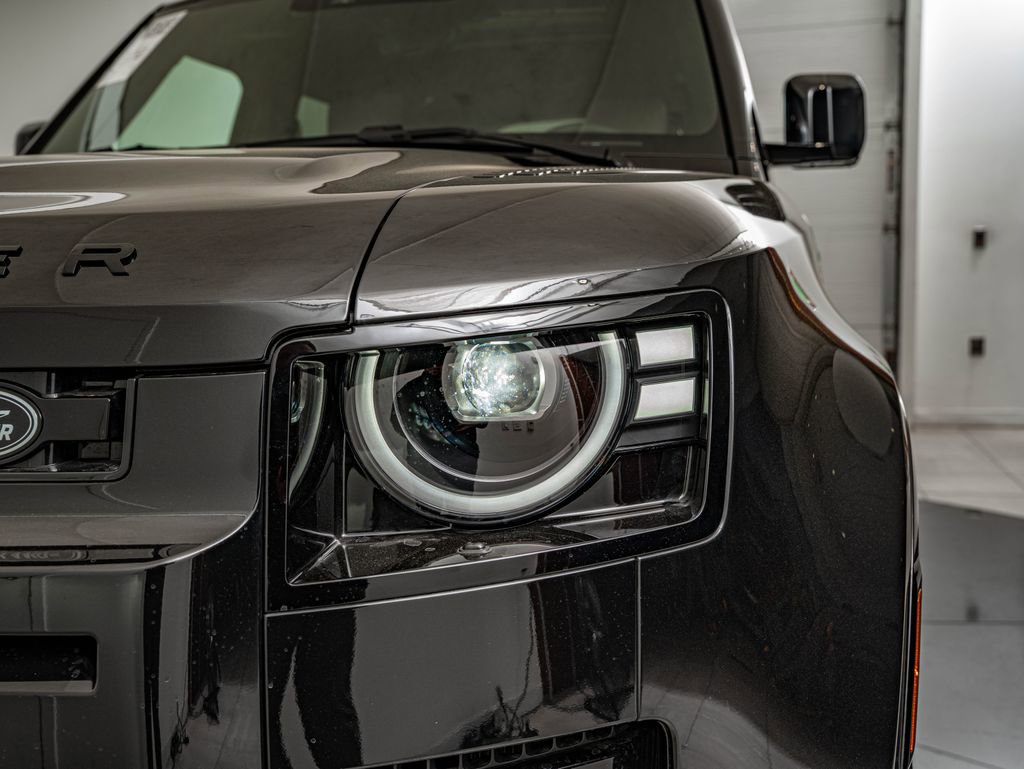 New 2026 Land Rover Defender 110 X-Dynamic SE image 13