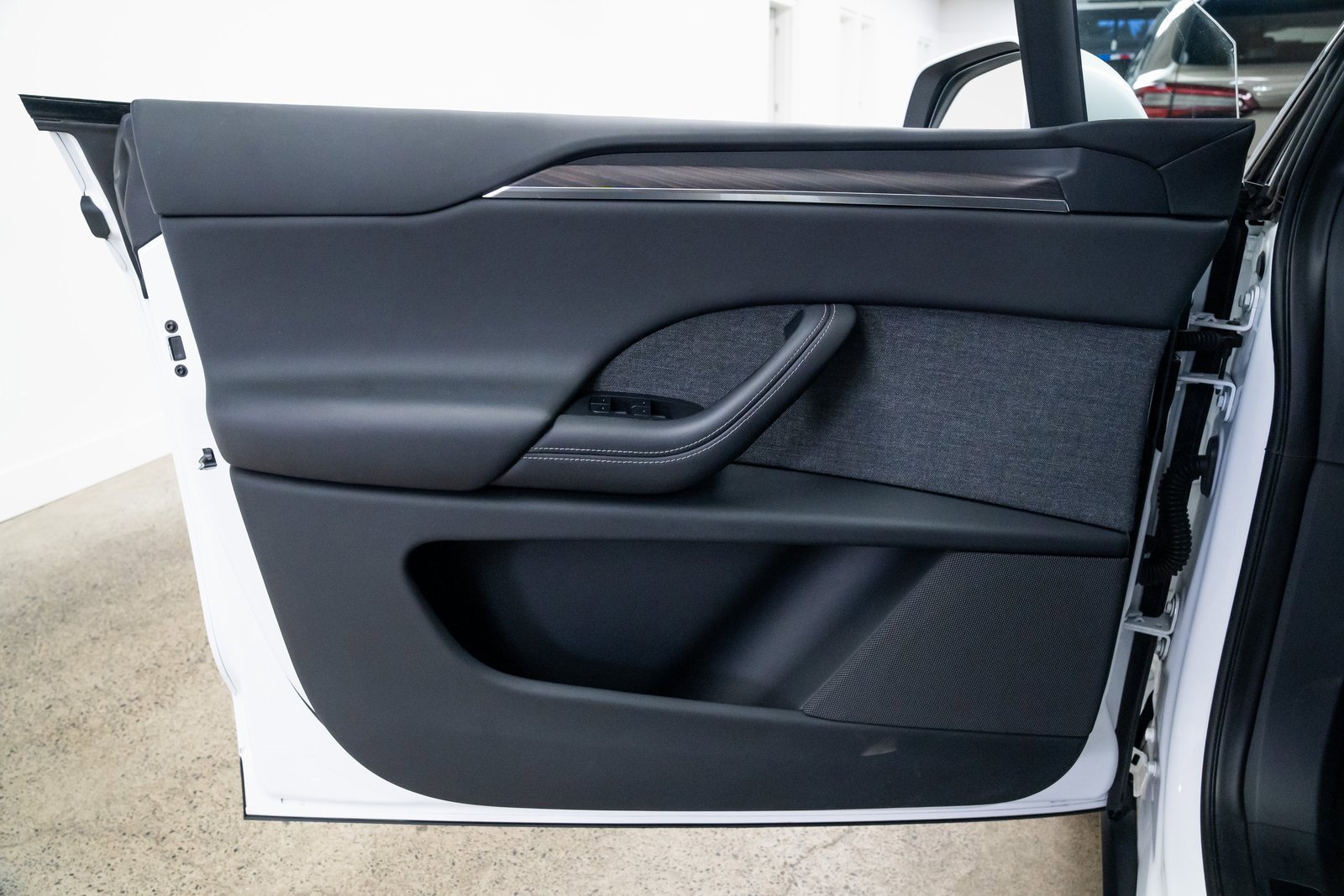 Used 2025 Tesla Model X image 15