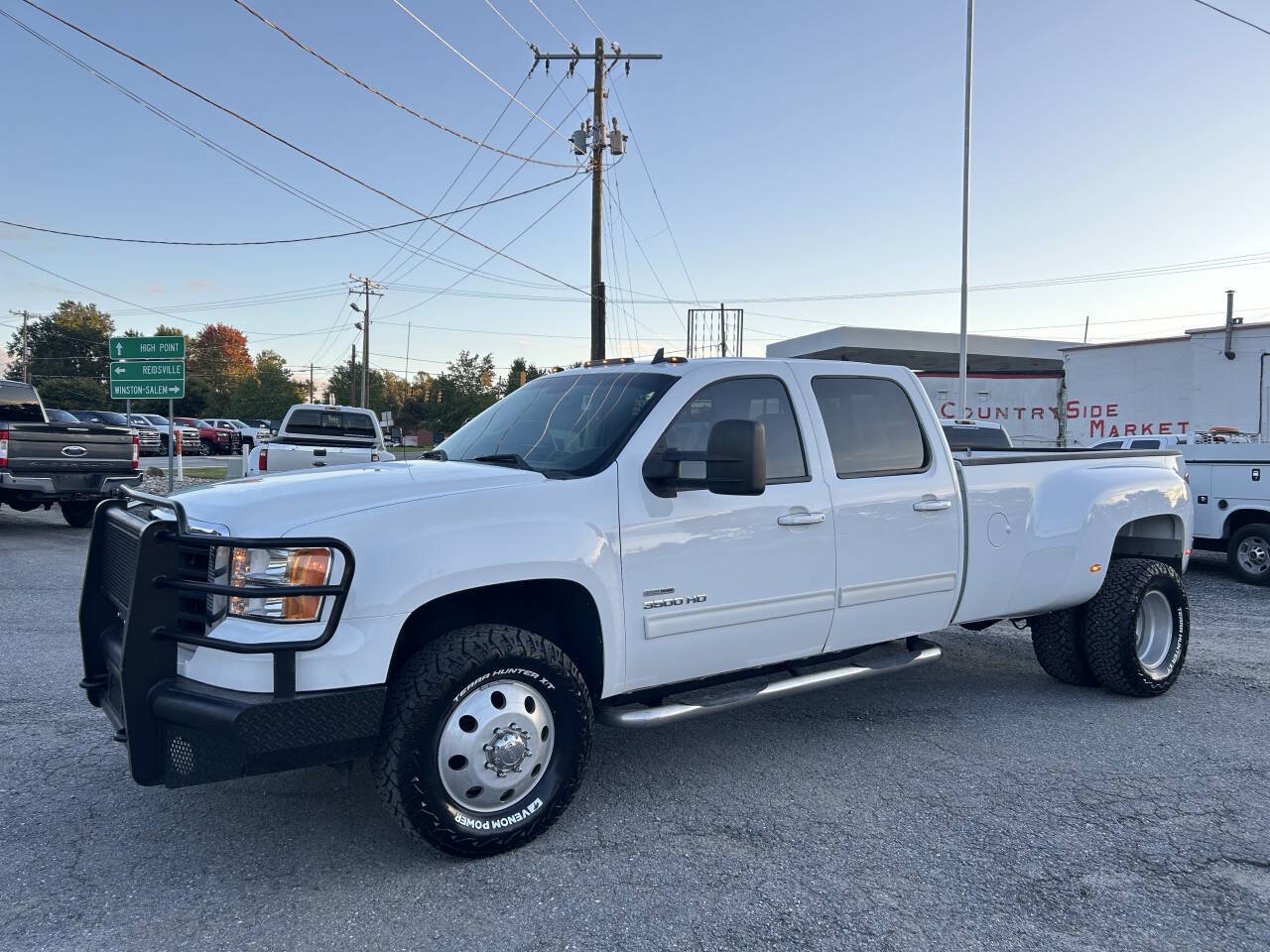 Used 2010 GMC Sierra 3500 SLT w/ SLT Convenience Package AWD/4WD image 2