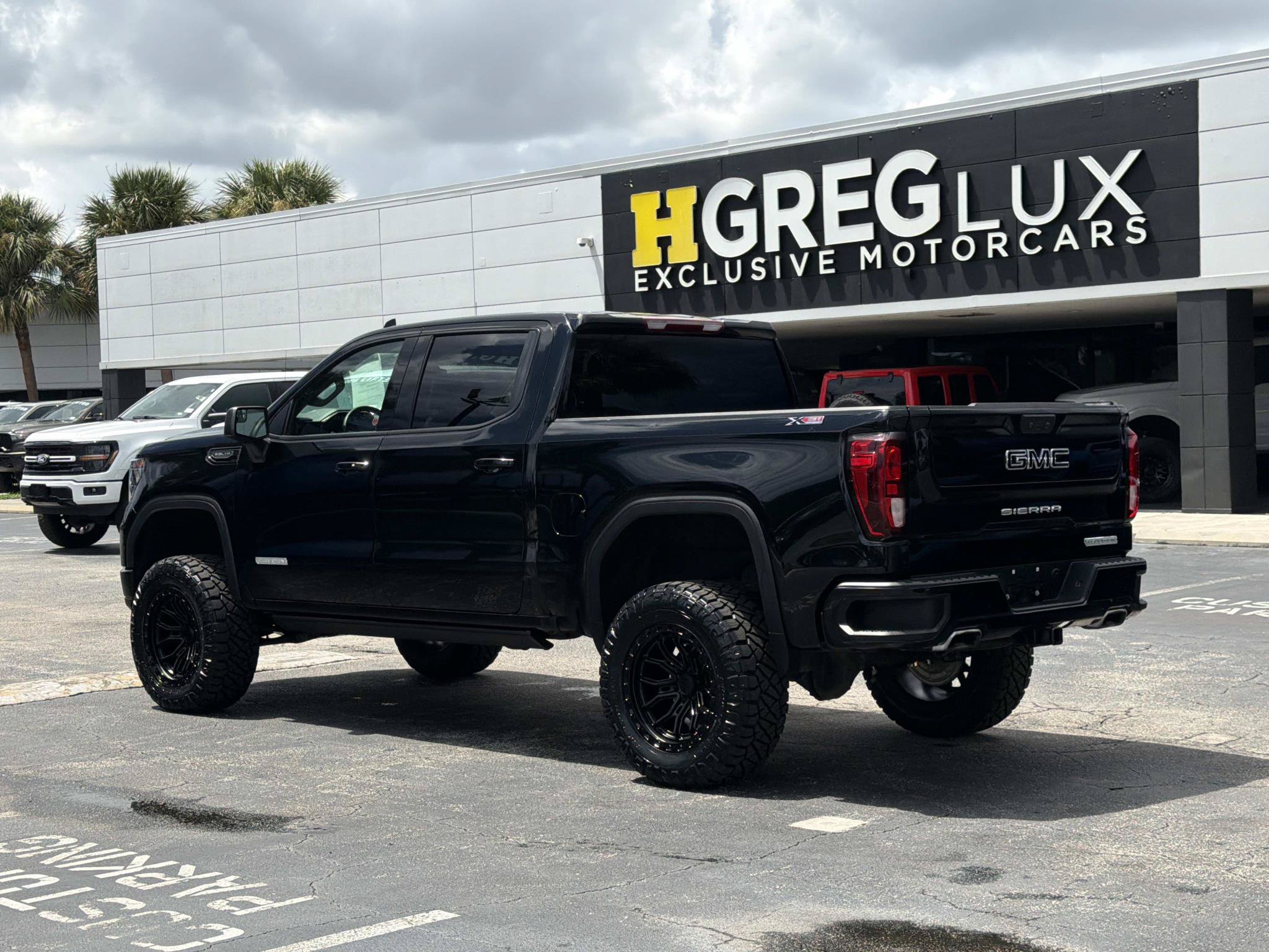 Used 2024 GMC Sierra 1500 Elevation w/ LPO, Elevation Black Package AWD/4WD image 5