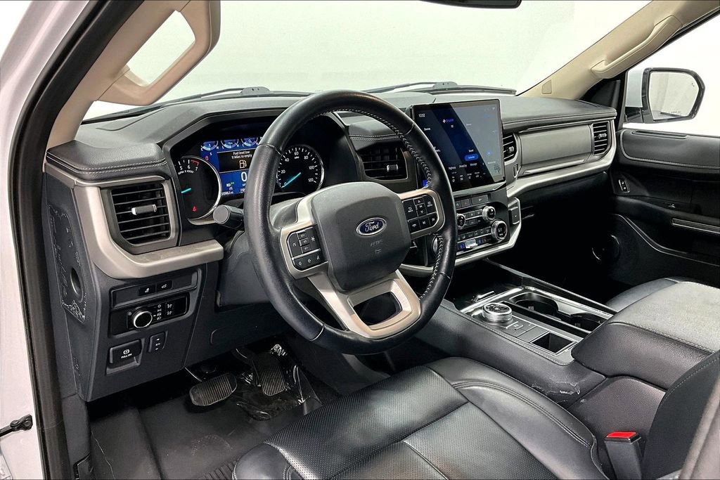 Used 2023 Ford Expedition XLT image 16