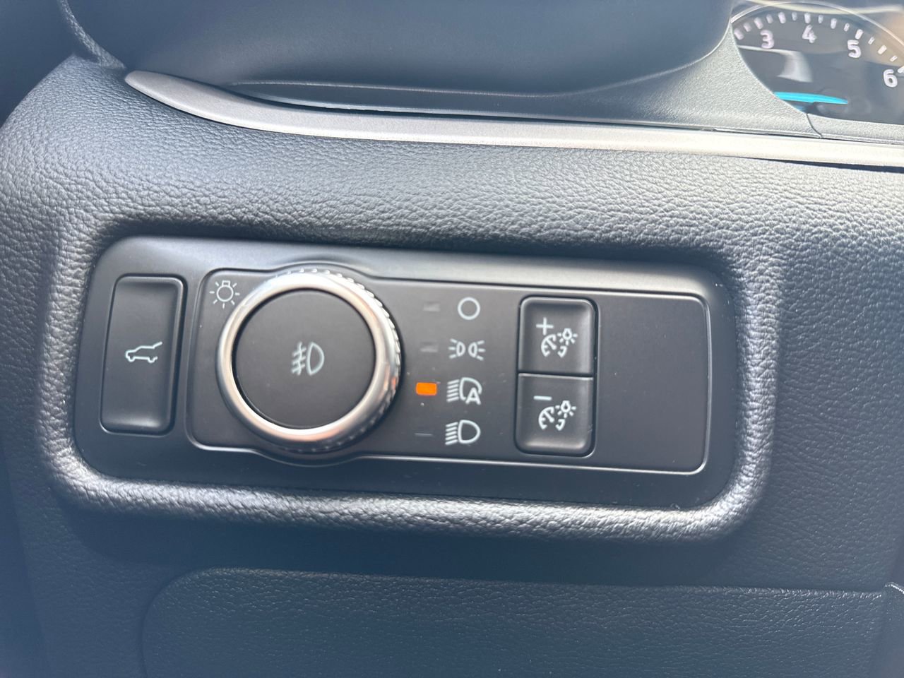 Used 2020 Ford Explorer XLT w/ Equipment Group 202A image 27