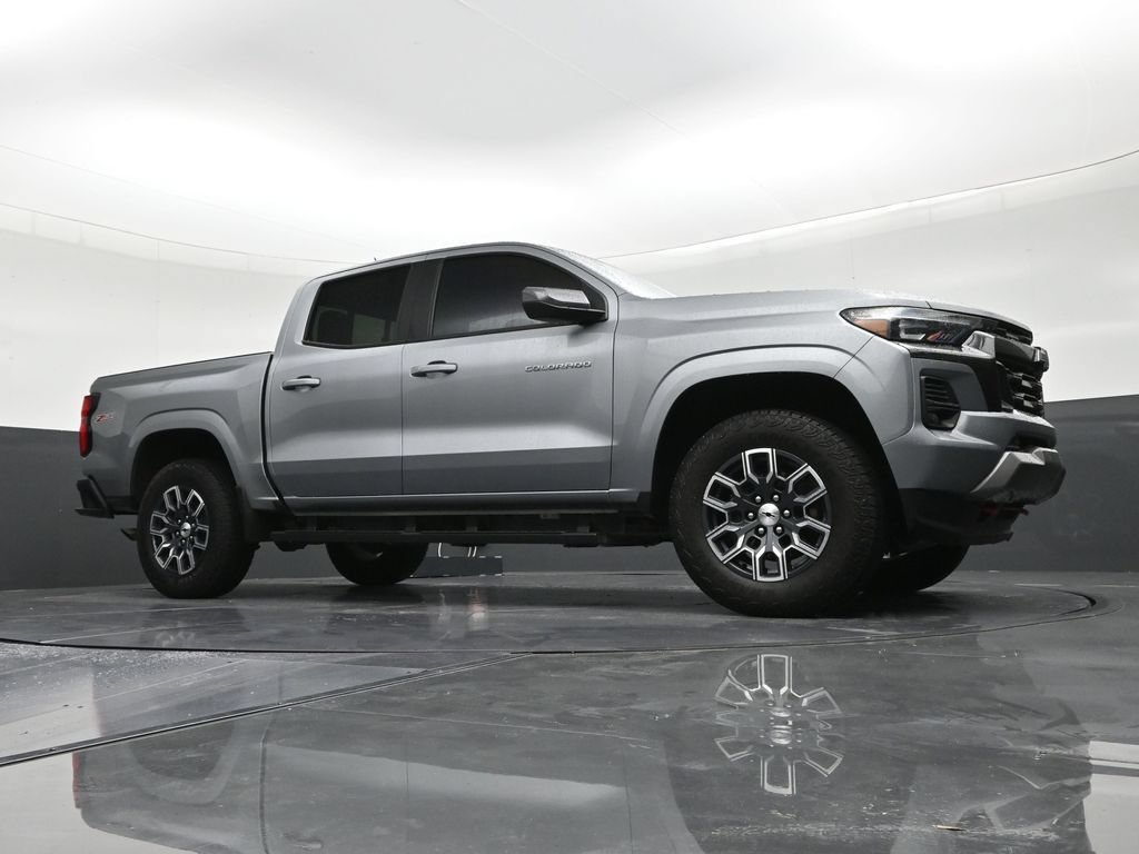 Used 2025 Chevrolet Colorado Z71 AWD/4WD image 26