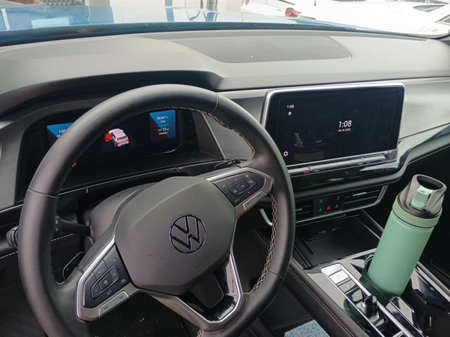 Used 2025 Volkswagen Atlas Cross Sport SE FWD image 14