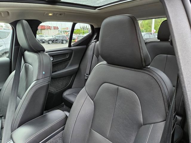 Used 2025 Volvo XC40 B5 Plus AWD/4WD image 18