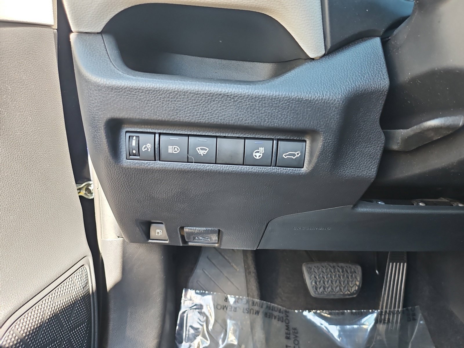Used 2021 Toyota RAV4 XLE Premium AWD/4WD image 25