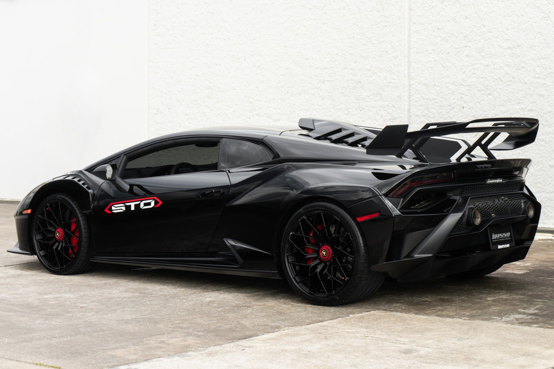 Used 2022 Lamborghini Huracan STO image 3