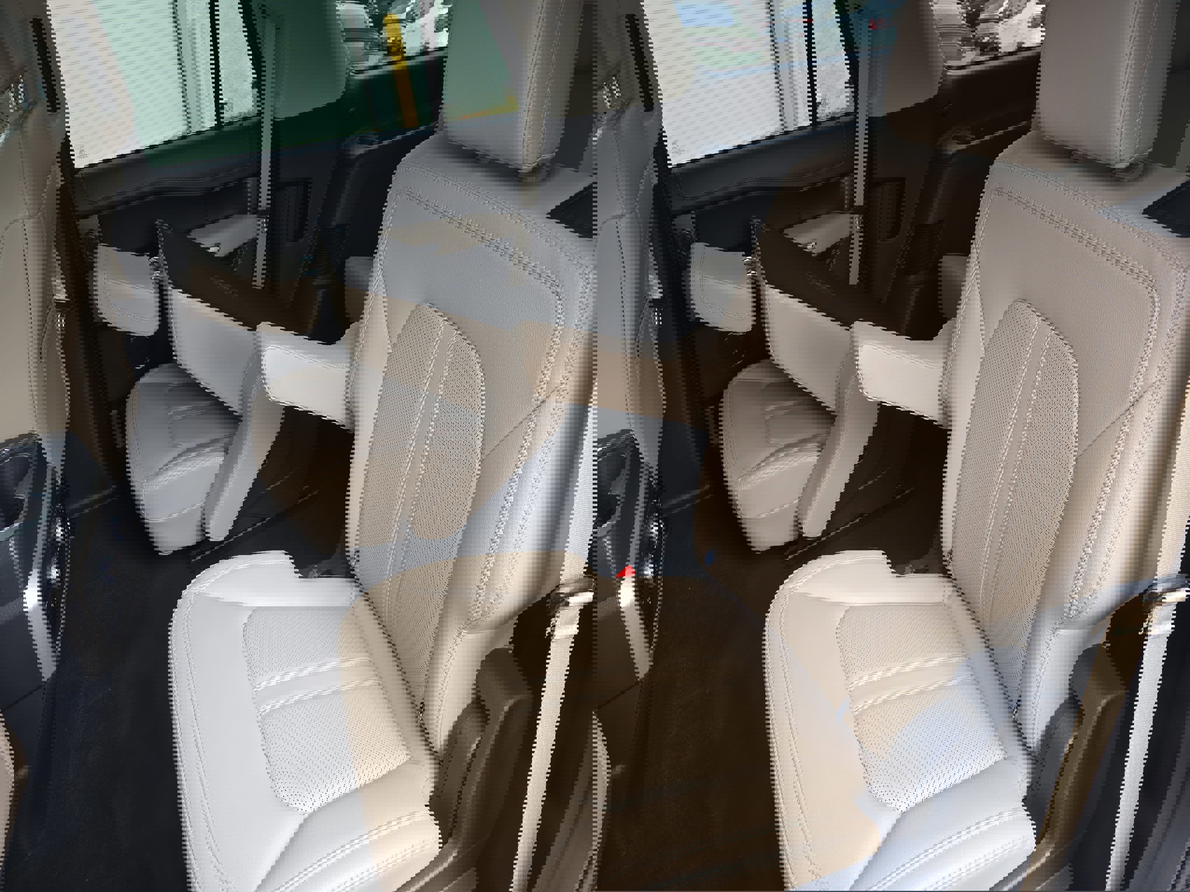 Used 2024 Ford Expedition Limited image 16