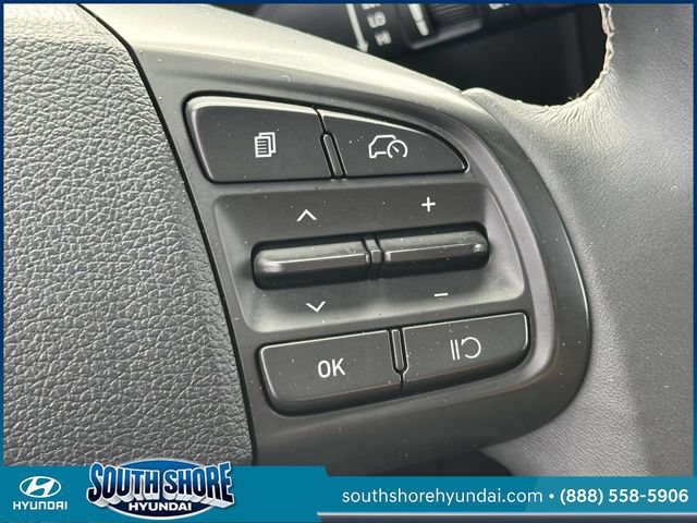 Certified 2025 Hyundai Venue SEL FWD image 23