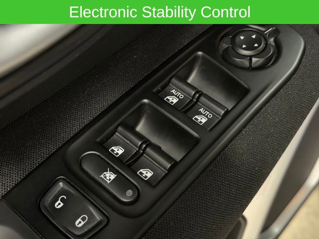 Used 2020 Jeep Renegade Latitude w/ Cold Weather Group FWD image 23