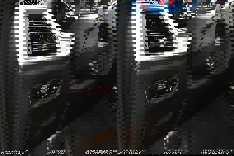 Used 2023 BMW X7 M60i w/ Climate Comfort Package image 31