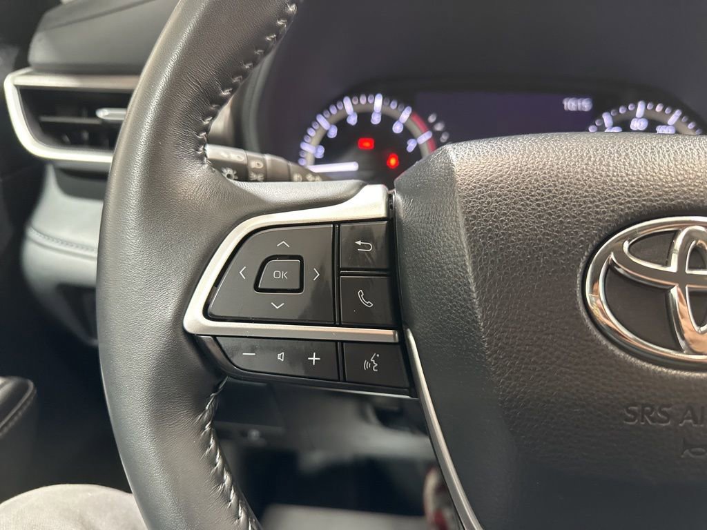 Used 2024 Toyota Highlander LE image 25