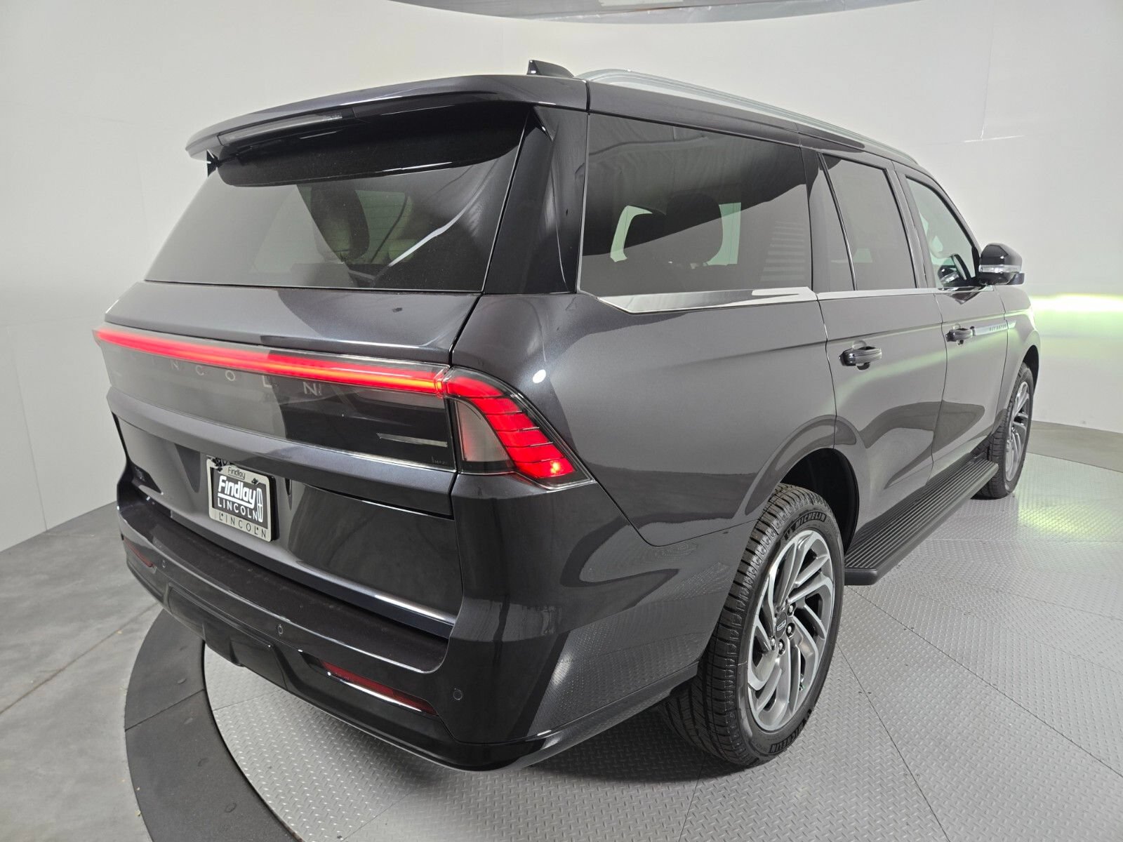 New 2027 Lincoln Navigator Premiere AWD/4WD image 4