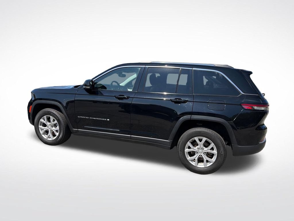 Used 2023 Jeep Grand Cherokee Limited AWD/4WD image 2