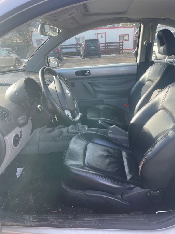 Used 2001 Volkswagen Beetle GLS image 2